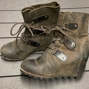 Sorel Women's Dark Brown Lace-Up Boots